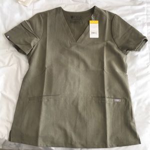 NWT Figs Woman Top Casma